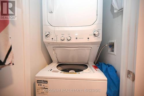 1410 - 4065 Confederation Parkway, Mississauga (City Centre), ON - Indoor Photo Showing Laundry Room