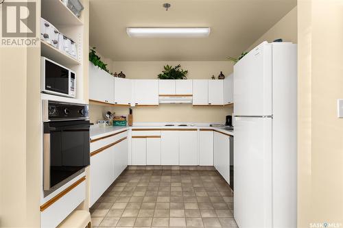 102 3225 13Th Avenue, Regina, SK - Indoor Photo Showing Kitchen With Double Sink