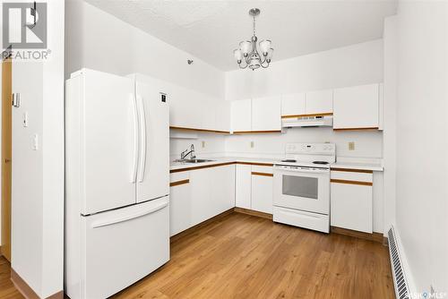 102 3225 13Th Avenue, Regina, SK - Indoor Photo Showing Kitchen