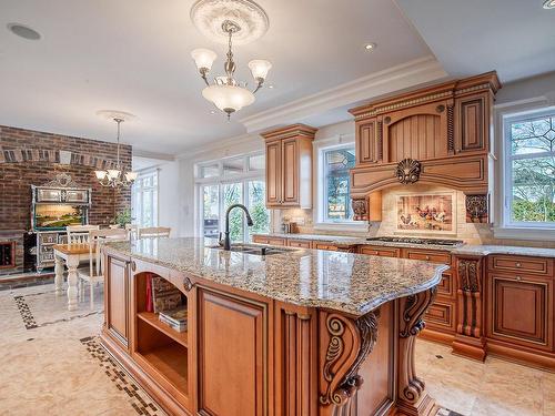 Cuisine - 1944 Rue De Cambrai, Saint-Bruno-De-Montarville, QC - Indoor Photo Showing Kitchen With Upgraded Kitchen