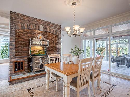 Coin-repas - 1944 Rue De Cambrai, Saint-Bruno-De-Montarville, QC - Indoor Photo Showing Dining Room With Fireplace