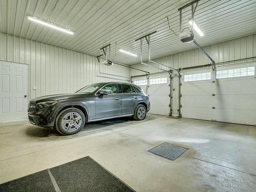 Garage - 500 Rue Des Rosiers, Sainte-Adèle, QC - Indoor Photo Showing Garage