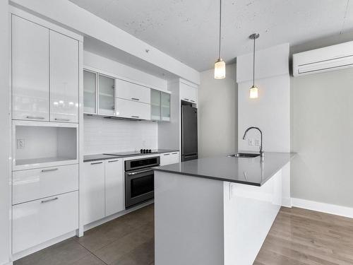 Kitchen - 401-1869 Rue Des Bassins, Montréal (Le Sud-Ouest), QC - Indoor Photo Showing Kitchen With Upgraded Kitchen