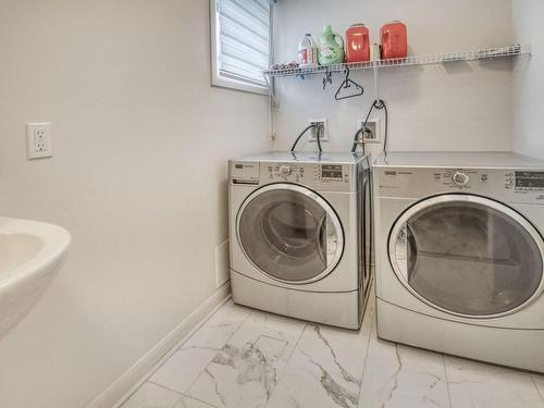 Salle de bains - 26A 36E Avenue, Bois-Des-Filion, QC - Indoor Photo Showing Laundry Room