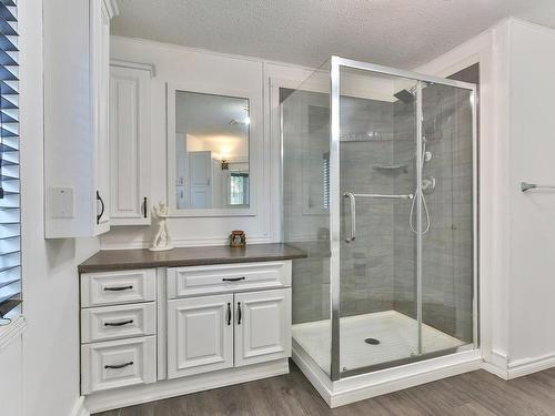 Bathroom - 21 9E Rue, Saint-Jean-Sur-Richelieu, QC - Indoor Photo Showing Bathroom