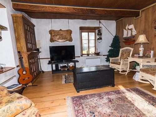 Salon - 46 Route 132 E., Saint-Denis-De La Bouteillerie, QC - Indoor Photo Showing Living Room