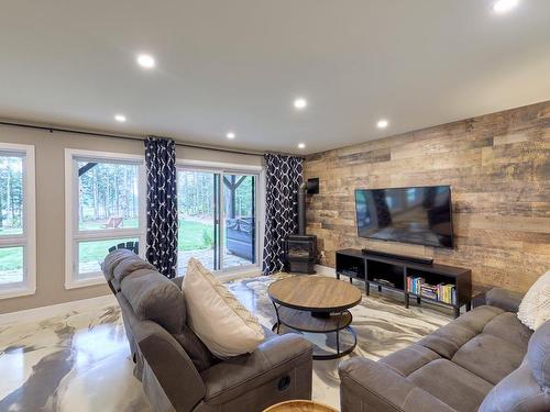 Salon - 2088 Ch. Régimbald, Saint-Donat, QC - Indoor Photo Showing Living Room