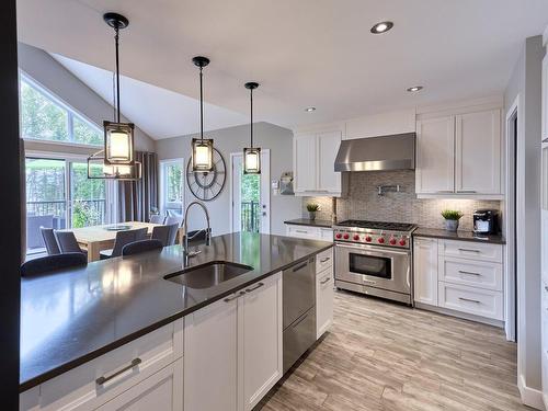 Cuisine - 2088 Ch. Régimbald, Saint-Donat, QC - Indoor Photo Showing Kitchen With Upgraded Kitchen