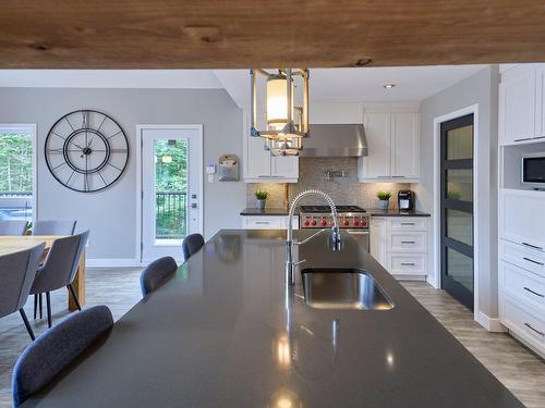 Cuisine - 2088 Ch. Régimbald, Saint-Donat, QC - Indoor Photo Showing Kitchen With Upgraded Kitchen