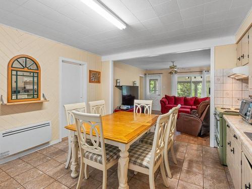 Cuisine - 128 Rue De La Chute-Rouge, Sainte-Marguerite-Du-Lac-Masson, QC - Indoor Photo Showing Dining Room