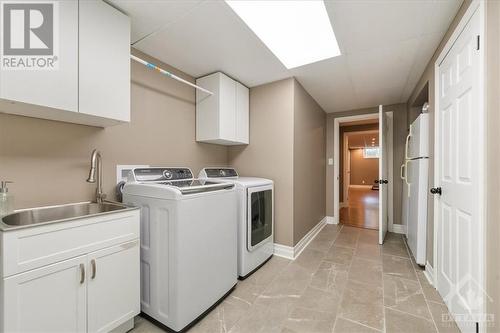 2586 Wilhaven Drive, Cumberland, ON - Indoor Photo Showing Laundry Room