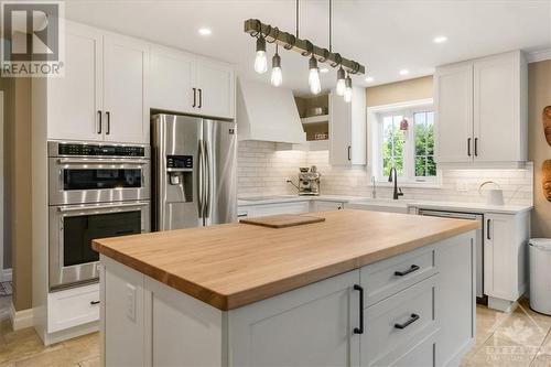 2586 Wilhaven Drive, Cumberland, ON - Indoor Photo Showing Kitchen With Upgraded Kitchen