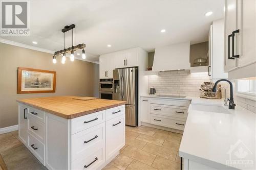 2586 Wilhaven Drive, Cumberland, ON - Indoor Photo Showing Kitchen With Upgraded Kitchen