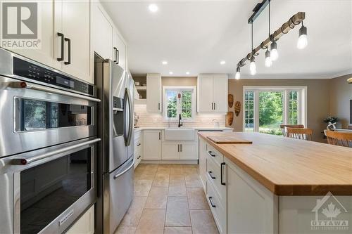 2586 Wilhaven Drive, Cumberland, ON - Indoor Photo Showing Kitchen