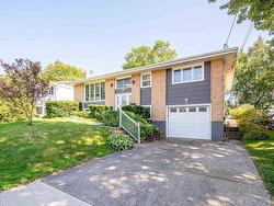 8 Landrace Crescent  Dartmouth, NS B2W 2P9