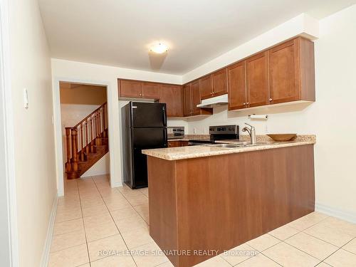 10 Shapland Cres, Ajax, ON - Indoor Photo Showing Kitchen