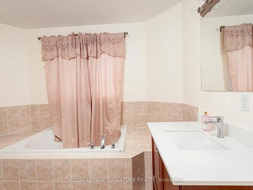 10 Shapland Cres, Ajax, ON - Indoor Photo Showing Bathroom