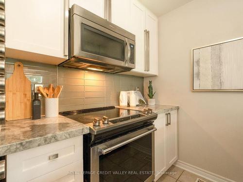 3396 Snowball Rd, Mississauga, ON - Indoor Photo Showing Kitchen