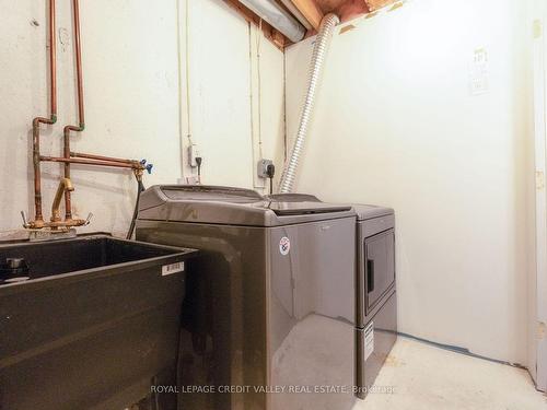 3396 Snowball Rd, Mississauga, ON - Indoor Photo Showing Laundry Room