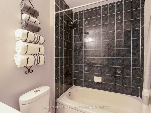 3396 Snowball Rd, Mississauga, ON - Indoor Photo Showing Bathroom