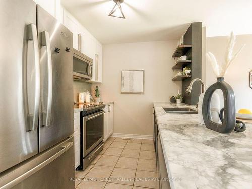 3396 Snowball Rd, Mississauga, ON - Indoor Photo Showing Kitchen