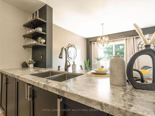 3396 Snowball Rd, Mississauga, ON - Indoor Photo Showing Kitchen With Double Sink