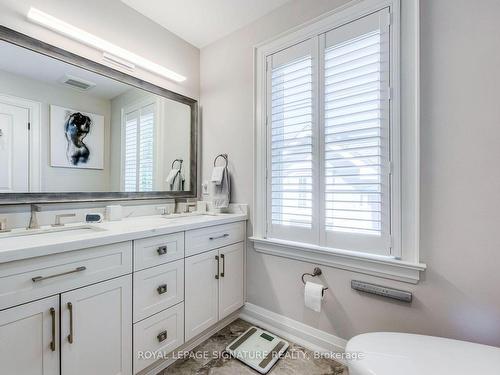 294 Robinson St, Oakville, ON - Indoor Photo Showing Bathroom