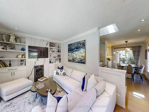 294 Robinson St, Oakville, ON - Indoor Photo Showing Living Room