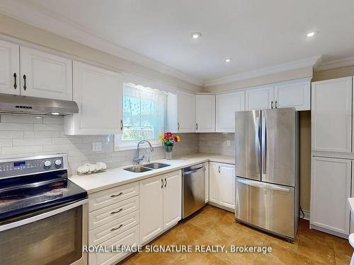 3103 Keynes Cres, Mississauga, ON - Indoor Photo Showing Kitchen With Double Sink