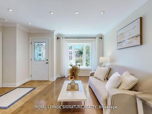 3103 Keynes Cres, Mississauga, ON - Indoor Photo Showing Living Room