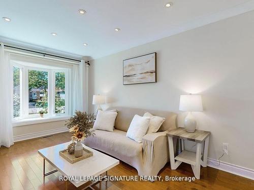 3103 Keynes Cres, Mississauga, ON - Indoor Photo Showing Living Room