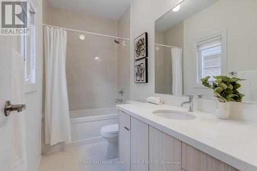 22 Kaleia Avenue, Aurora (Bayview Southeast), ON - Indoor Photo Showing Bathroom