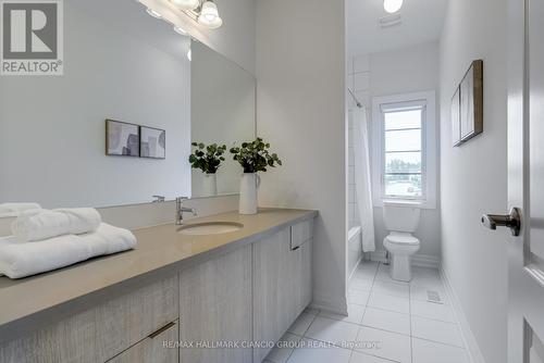 22 Kaleia Avenue, Aurora (Bayview Southeast), ON - Indoor Photo Showing Bathroom