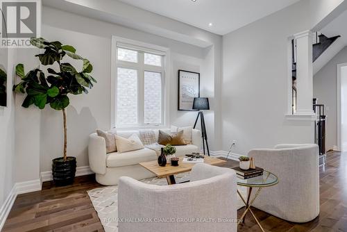 22 Kaleia Avenue, Aurora (Bayview Southeast), ON - Indoor Photo Showing Living Room