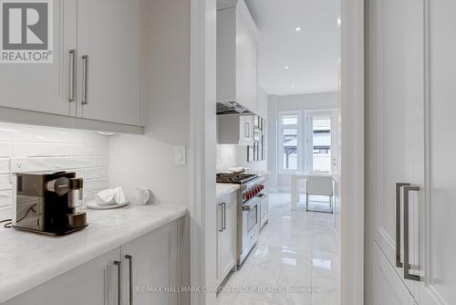 22 Kaleia Avenue, Aurora (Bayview Southeast), ON - Indoor Photo Showing Kitchen