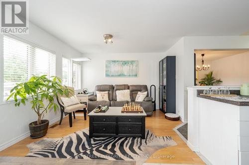 2423 Nichols Drive, Oakville (Iroquois Ridge North), ON - Indoor Photo Showing Living Room