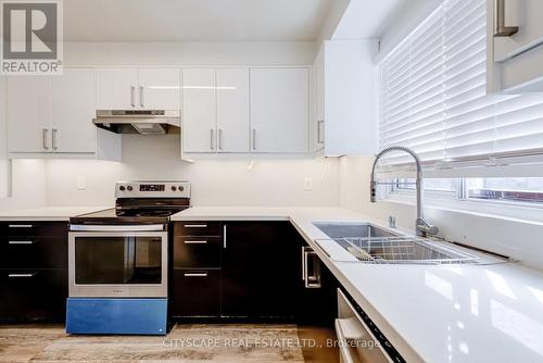 24 - 2779 Gananoque Drive, Mississauga, ON - Indoor Photo Showing Kitchen With Double Sink With Upgraded Kitchen