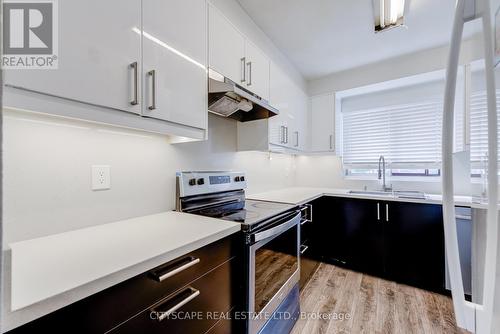 24 - 2779 Gananoque Drive, Mississauga, ON - Indoor Photo Showing Kitchen With Upgraded Kitchen