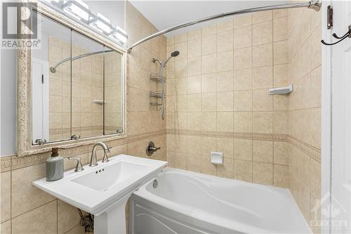 446 Thessaly Circle, Ottawa, ON - Indoor Photo Showing Bathroom