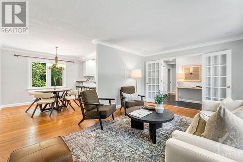 446 Thessaly Circle, Ottawa, ON - Indoor Photo Showing Living Room