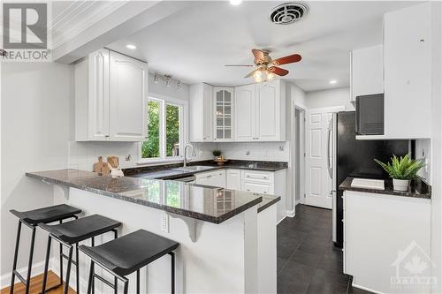 446 Thessaly Circle, Ottawa, ON - Indoor Photo Showing Kitchen