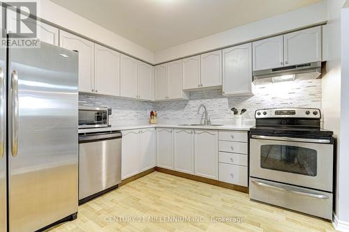 19 O'Leary Court, New Tecumseth (Tottenham), ON - Indoor Photo Showing Kitchen With Stainless Steel Kitchen With Upgraded Kitchen