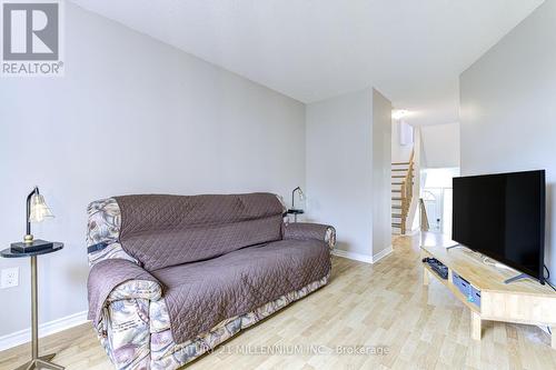 19 O'Leary Court, New Tecumseth (Tottenham), ON - Indoor Photo Showing Living Room