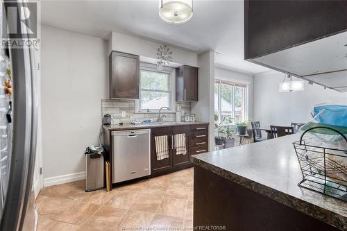 3229 Virginia Park Avenue, Windsor, ON - Indoor Photo Showing Kitchen