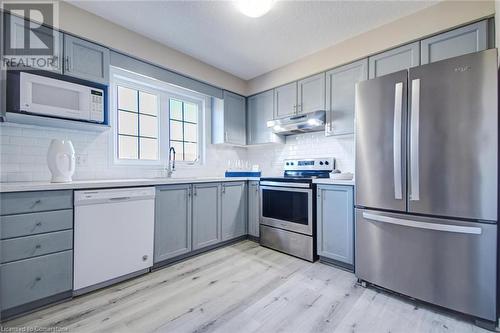 285 Old Huron Road Unit# 10, Kitchener, ON - Indoor Photo Showing Kitchen