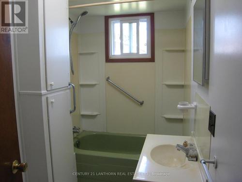 1194 County Rd 1, Prince Edward County (Bloomfield), ON - Indoor Photo Showing Bathroom