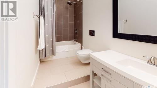 302 2128 Dewdney Avenue, Regina, SK - Indoor Photo Showing Bathroom