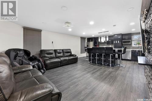 1131 Victoria Avenue, Regina, SK - Indoor Photo Showing Living Room