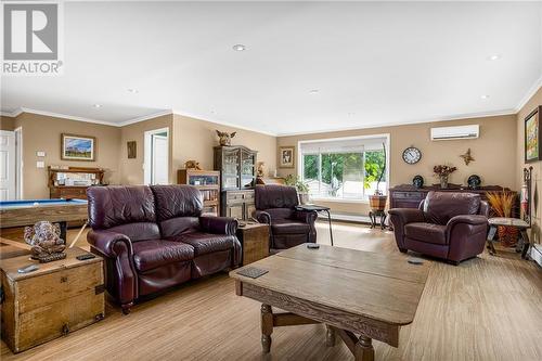 114 St  George West Street, Alexandria, ON - Indoor Photo Showing Living Room