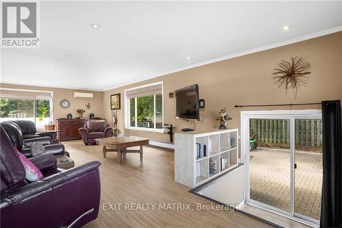 114 St  George West Street, North Glengarry, ON - Indoor Photo Showing Living Room